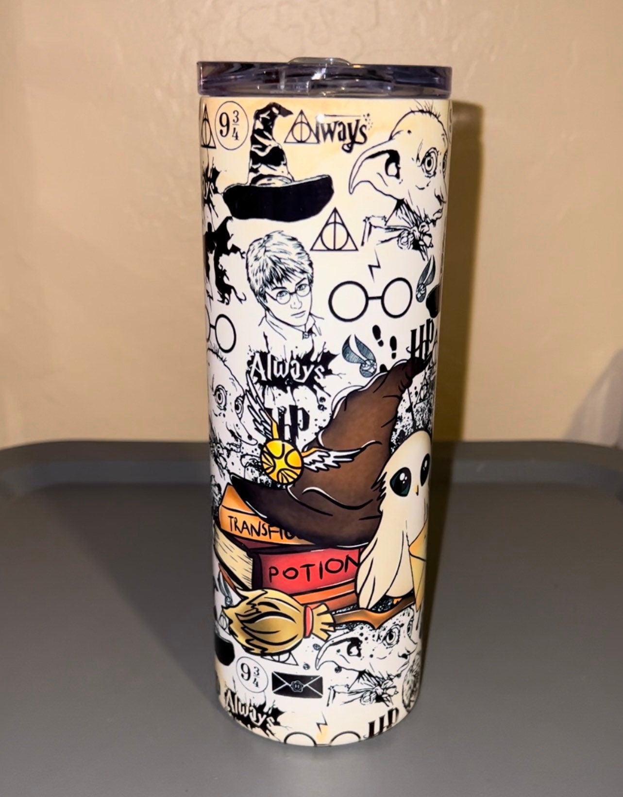 Wizard World Magic 20 ounce Tumbler w/metal straw