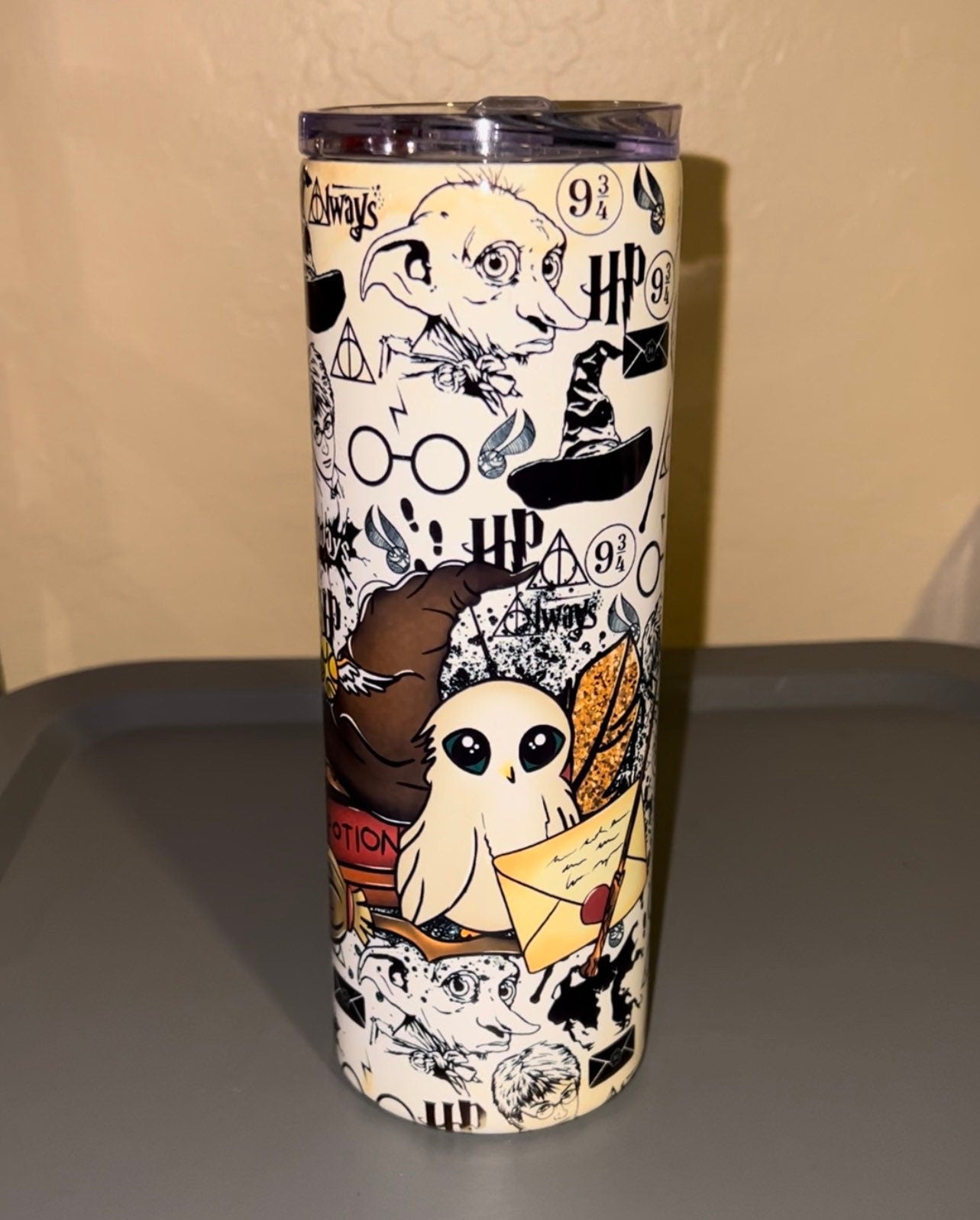 Wizard World Magic 20 ounce Tumbler w/metal straw