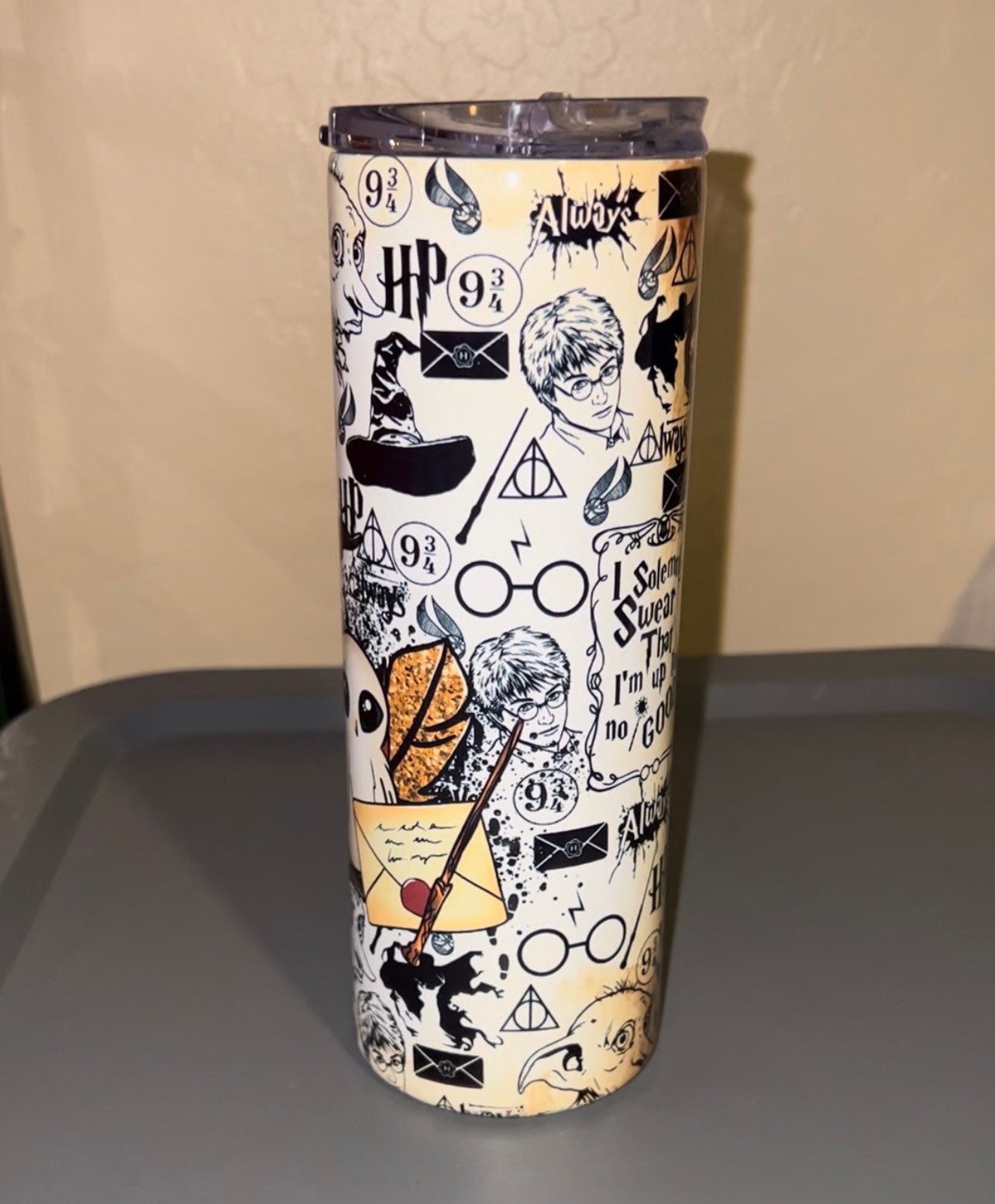 Wizard World Magic 20 ounce Tumbler w/metal straw