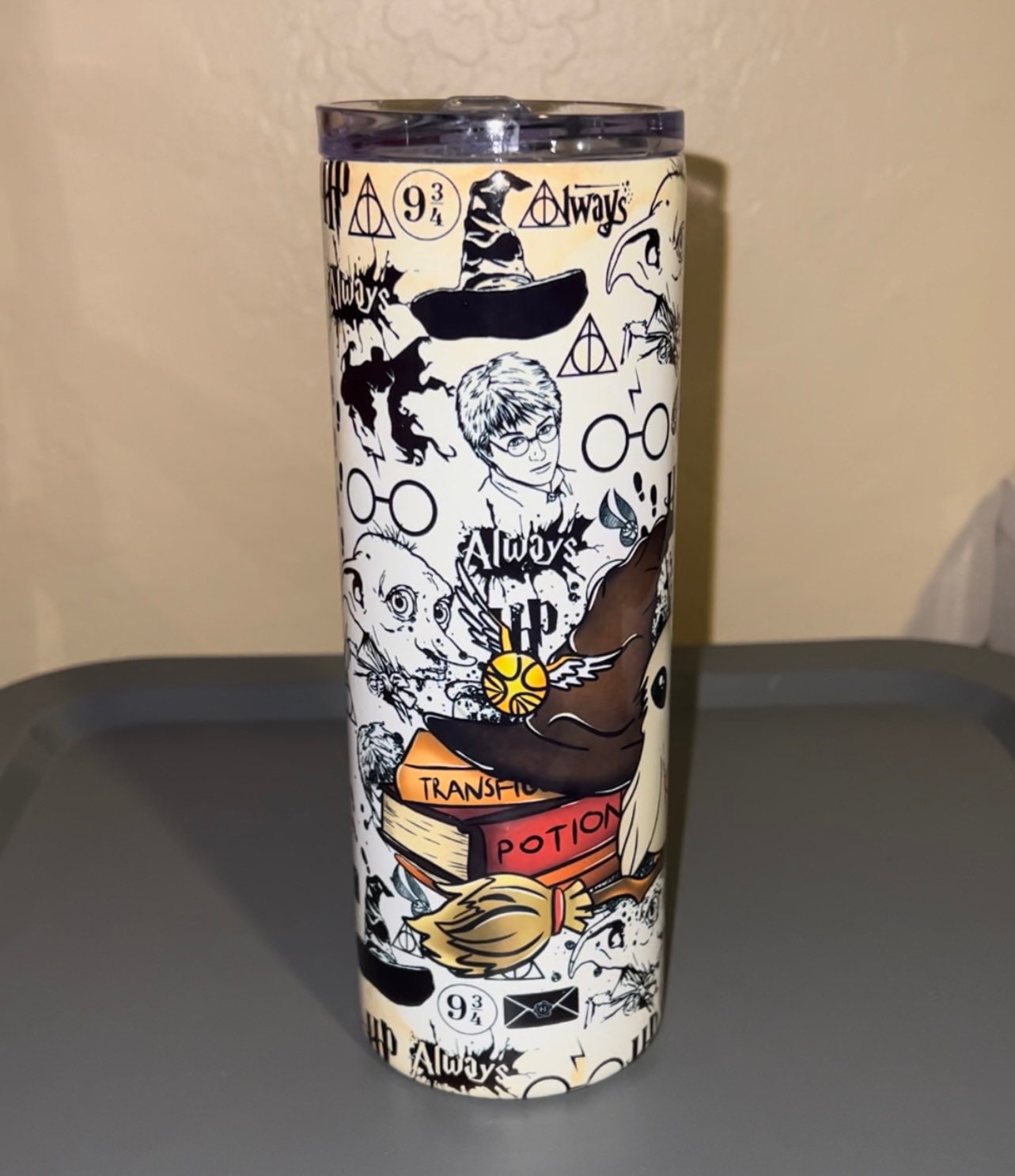 Wizard World Magic 20 ounce Tumbler w/metal straw